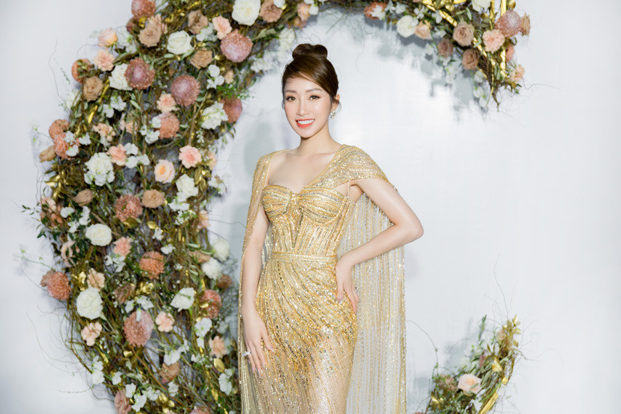 Người đẹp 8X theo đuổi gu thời trang gợi cảm, sành điệu, biết cách lên đồ làm nổi bật lợi thế hình thể.