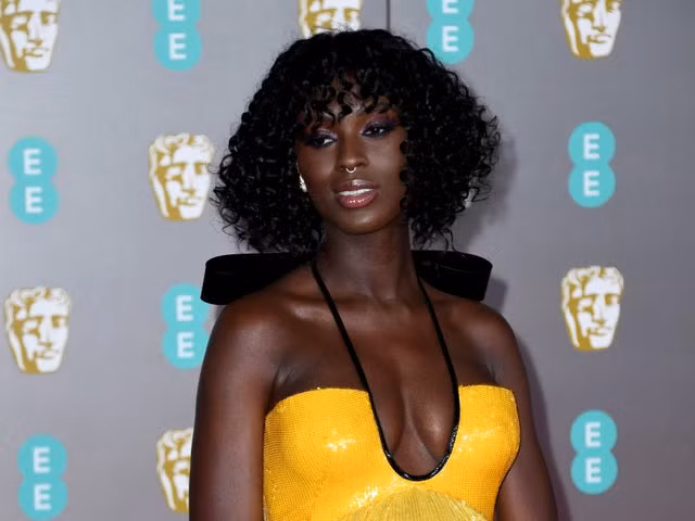 Kinh ngac nguoi mau Anh dung sua chinh minh de chua mun-Hinh-2