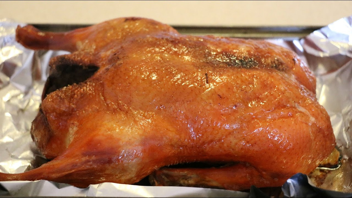 Phổi vịt: Phổi là bộ phận tích tụ nhiều độc tố nhất trên cơ thể. Là cơ quan hô hấp, phổi lợn, gà, vịt có rất nhiều phế nang, đây được xem là nơi dễ dàng nhất để tích tụ và lắng đọng nhiều bụi trong màng phổi. Do đó, trước khi chế biến nên bóc bỏ phổi vịt.