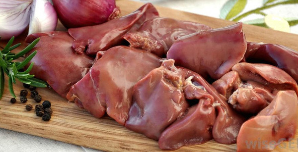 Gan vịt: Nên cân nhắc việc ăn gan vịt với số lượng phù hợp để không bị dư thừa cholesterol, chất độc, kim loại nặng, gây tổn hại cho sức khỏe.