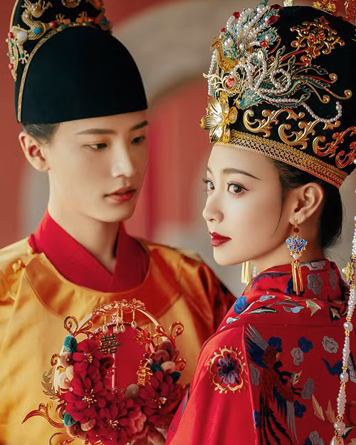 Nang cong chua duoc doc sung, dam cuoi phu quy kinh nguoi