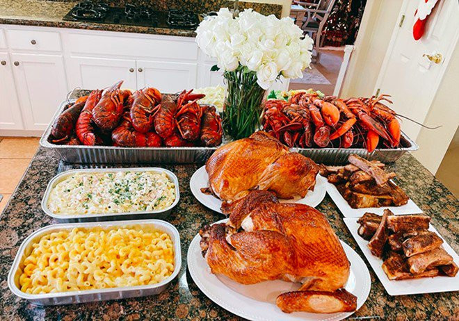 Gần đến đêm Giáng sinh, căn bếp của Hoa hậu Phạm Hương lại tiếp tục nấu nhiều món ăn ngon, chiêu đãi bạn bè và người thân.