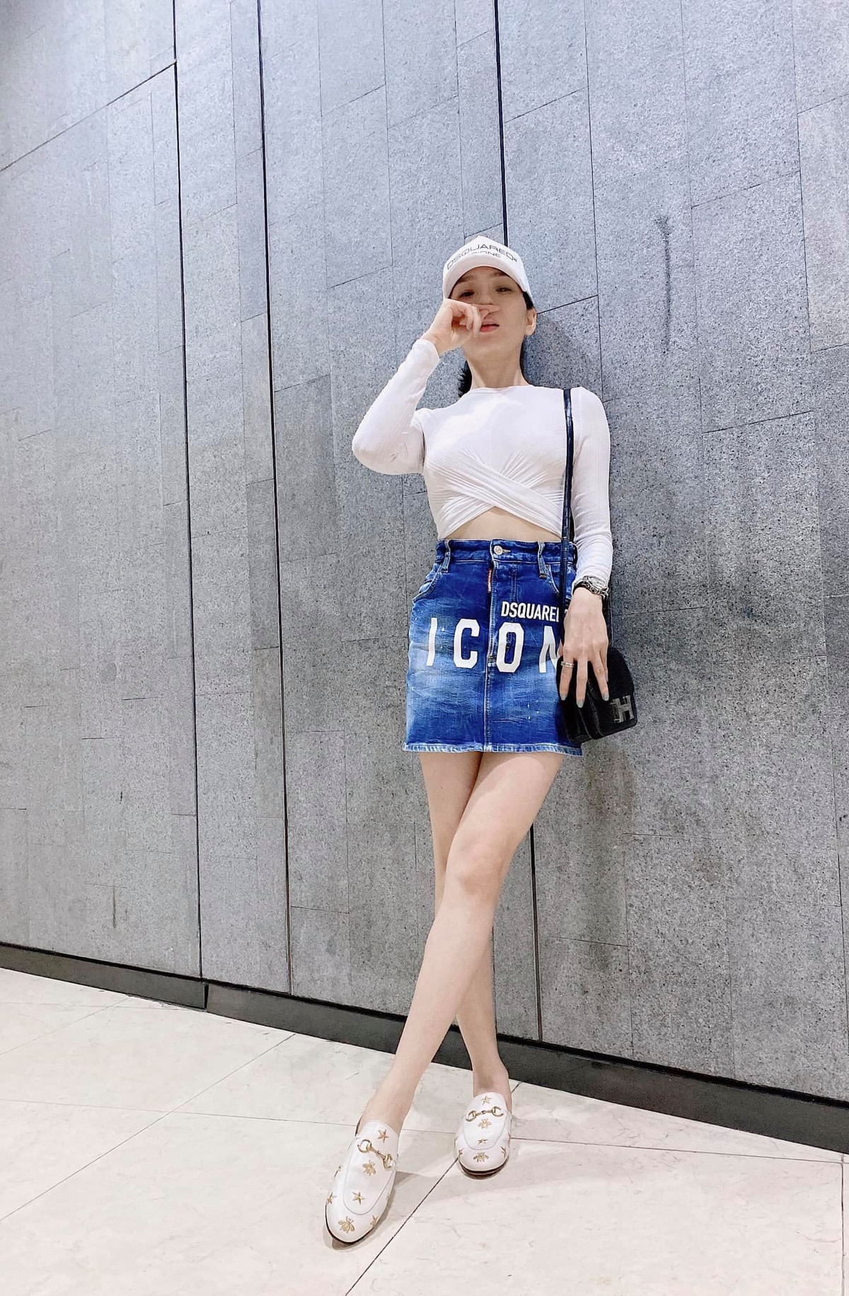 Bà mẹ một con cũng cho biết thêm, với những bạn nào sắp sinh em bé thì nên duy trì chế độ chăm sóc toàn bộ cơ thể thường xuyên để da có sự đàn hồi, tránh được việc rạn bụng sau khi sinh.