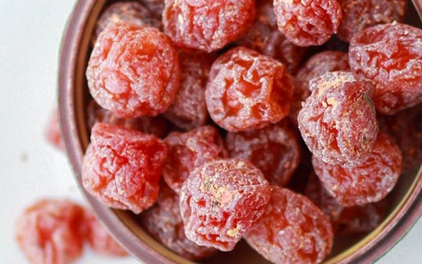 10. Mứt mận là đặc sản rất riêng của người dân Bắc Kạn. Người dân nơi đây thường dùng mứt mận để thiết đãi khách đến chơi nhà, khi đi xa cũng sẽ mang theo để làm quà. khách du lịch đến đây có thể thưởng thức món này và mua về làm quà cho người thân. Ảnh: Internet.