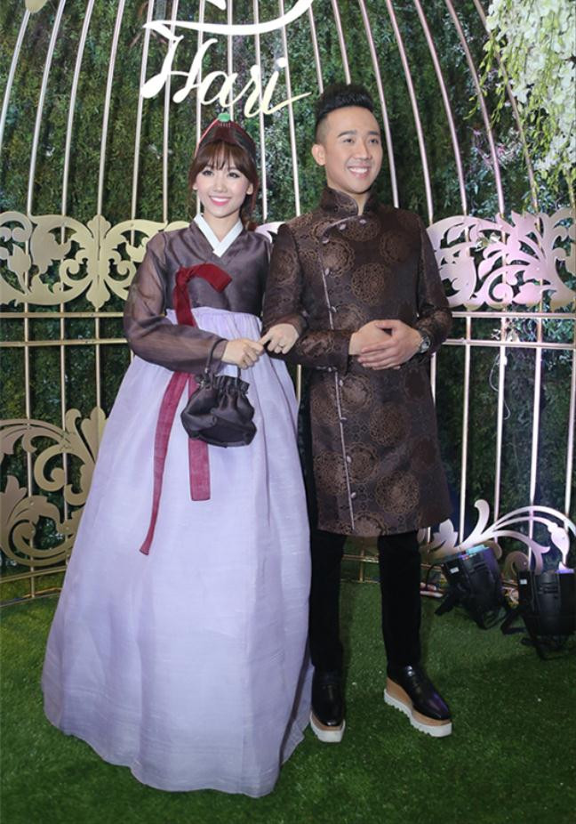 Trong đám cưới hồi tháng 12/2016, Trấn Thành mang giày của nhà mốt Stella McCartney, giá gần 23 triệu đồng với đế cao 8 cm.