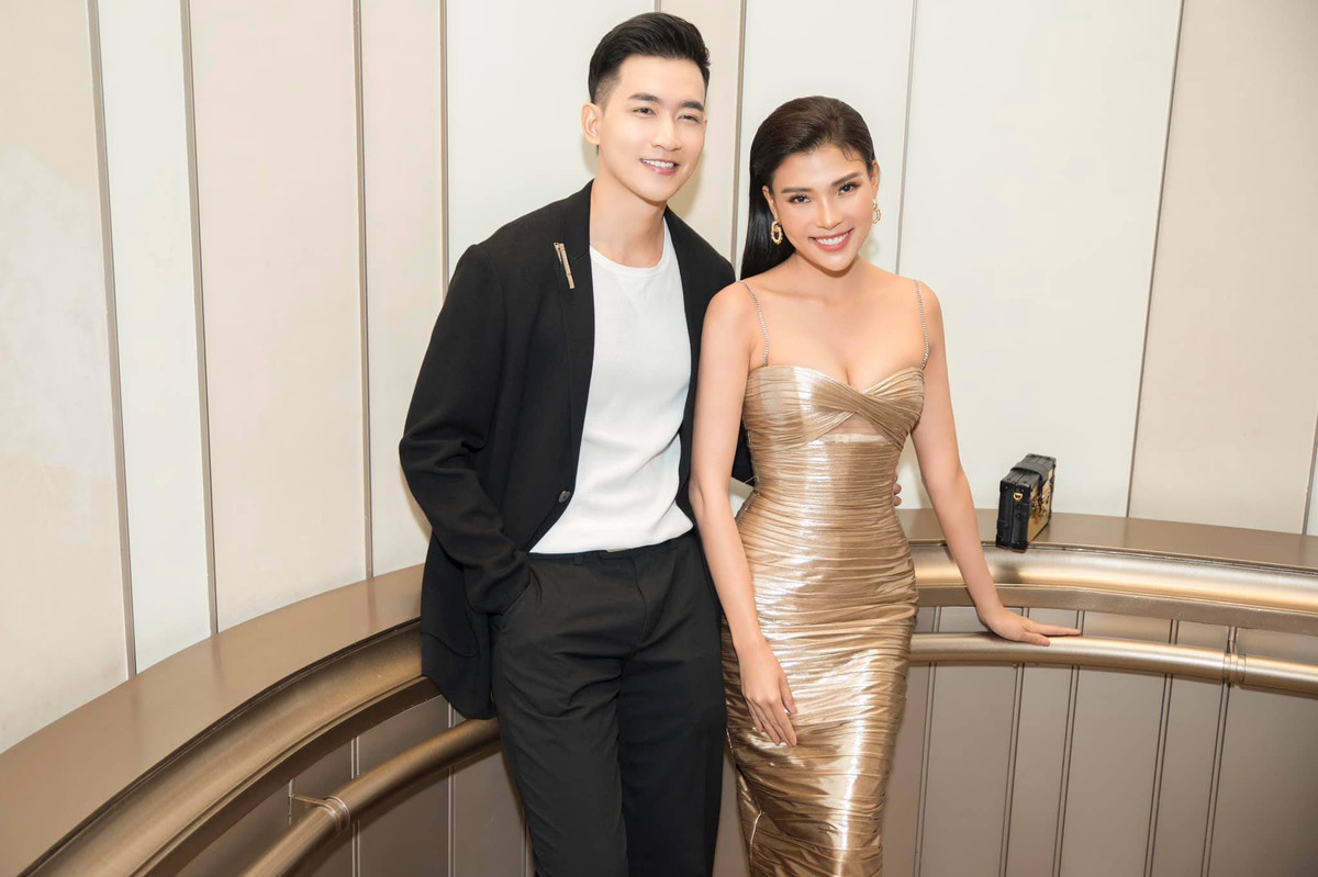 Khác hẳn với tạo hình nhân vật Nhớ, Thúy Diễm ngoài đời theo đuổi gu thời trang gợi cảm và thời thượng.