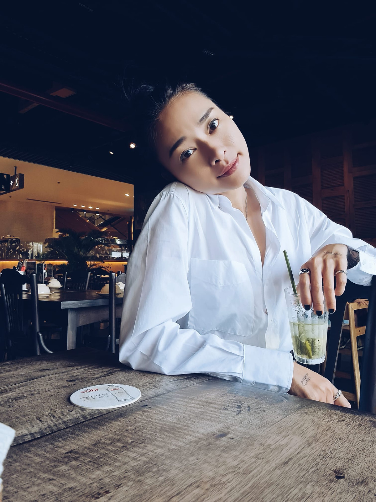 Bên cạnh đó, chế độ dinh dưỡng gồm rất nhiều rau củ quả cũng giúp Ngô Thanh Vân duy trì vóc dáng săn chắc và làn da trẻ trung.