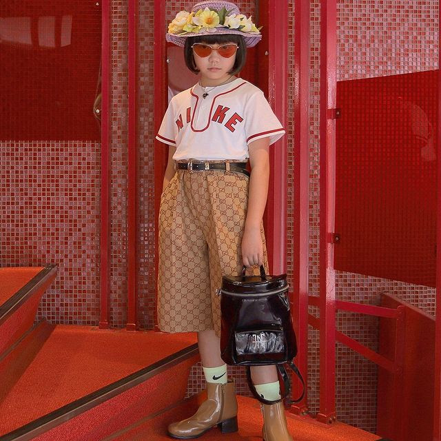 Năm 10 tuổi, cô bé đã tham gia hoạt động của các thương hiệu thời trang và xuất hiện trên trang bìa của nhiều tạp chí.