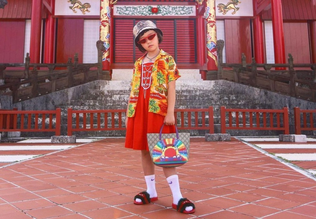 Coco thích chụp ảnh cùng những bộ đồ màu sắc từ khi 6 tuổi. Theo lời kể của cha mẹ Coco, cô bé rất giỏi trong việc phối quần áo hàng hiệu với phụ kiện, túi xách theo phong cách retro Harajuku. Nhờ đó, fan của Coco hầu hết là người lớn.