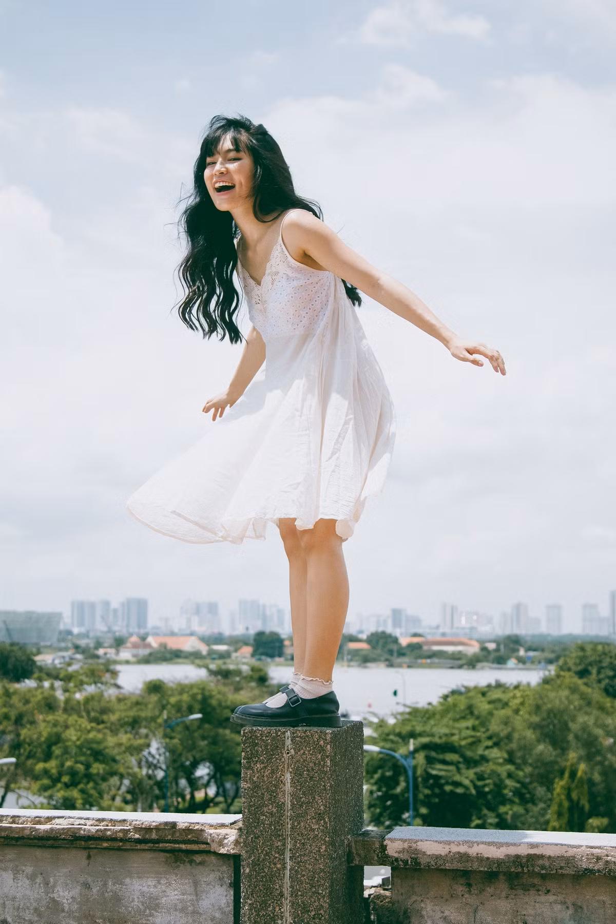 Song song với chế độ ăn, Khánh Vân còn tập Muay Thai, boxing, tập nhảy vừa giúp xả stress vừa có tác dụng đốt calo dư thừa hiệu quả, nhờ đó cải thiện vóc dáng, giúp cơ thể thêm săn chắc, khỏe mạnh. Ảnh: FBNV.