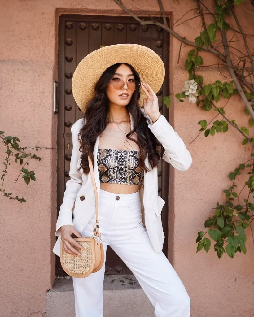 Dù theo đuổi style nào, Thảo Nhi Lê vẫn toát lên thần thái sang chảnh, quyến rũ và thời thượng. Ảnh: Internet.