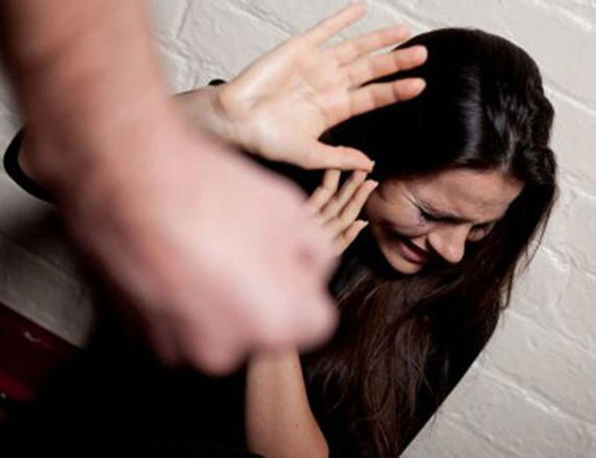 “Quy ong” Quang Binh bao hanh vo 11 nam: Sao co vo khong “danh tra”?