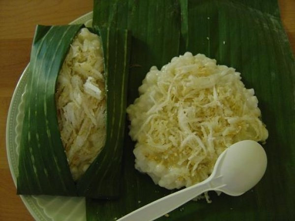 Bắp hầm: Chọn những hạt bắp nếp căng tròn bóng bẩy, đãi thật sạch và ngâm sau một đêm. Sáng sớm, họ vớt ra bỏ vào nồi và đun nhẹ lửa bằng củi khô. Bắp vừa chín tới thì bật nồi, cho những thứ gia vị như đậu xanh luộc, đường, muối, tiêu, thêm một ít mè (vừng) trộn đều vào nhau.