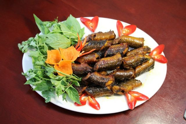 Chính vì vậy, khi chế biến những món ăn có liên quan tới lươn bạn phải nấu chín kỹ, nhiệt độ đủ làm cho nước nóng sôi và tối thiểu phải đun sôi từ 4-5 phút mới có thể ăn và đảm bảo an toàn cho sức khỏe.