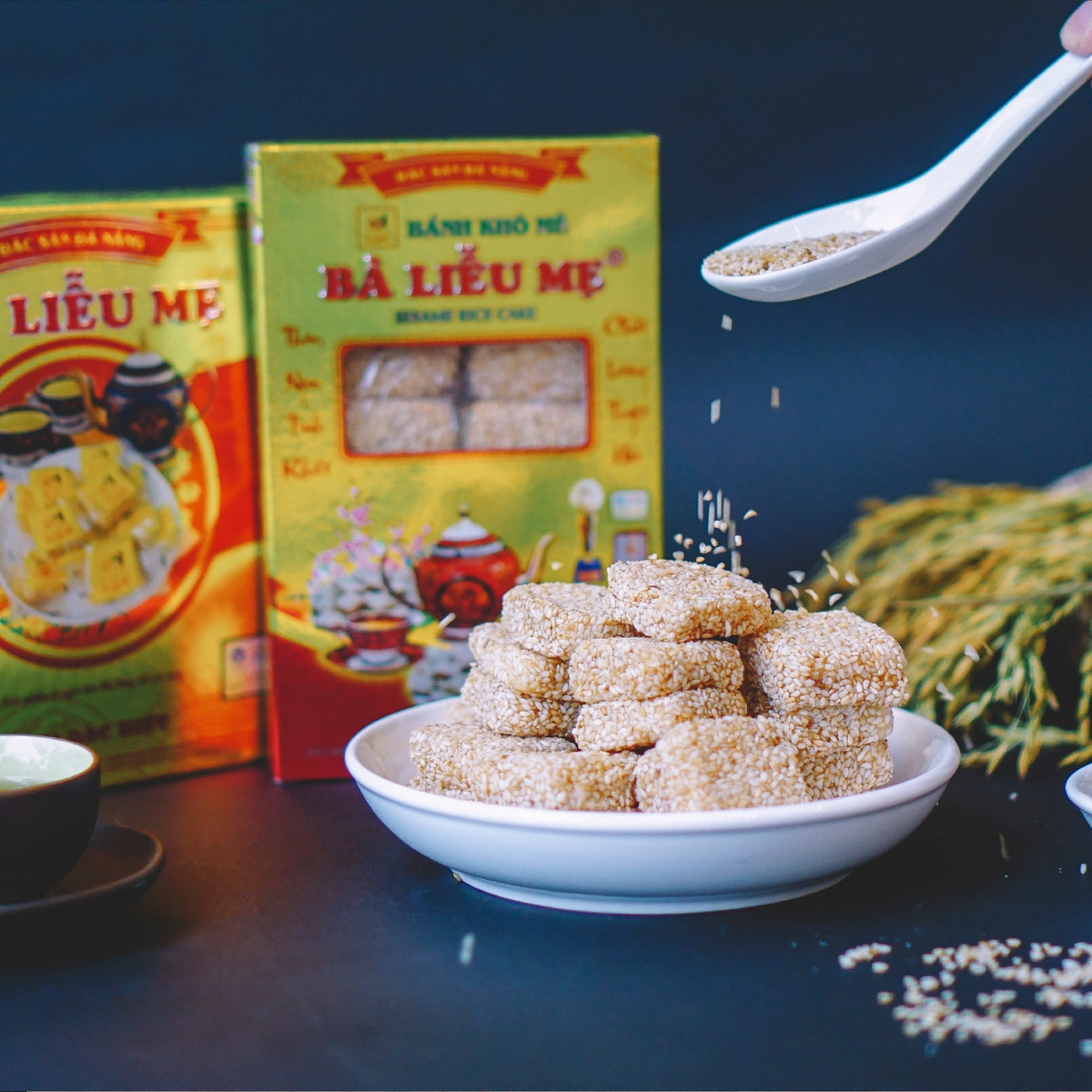 Điều đặc biệt là Bánh khô mè Bà Liễu chỉ sử dụng các nguyên liệu chính từ sản phẩm nông nghiệp với chất lượng cao, được kiểm định an toàn rõ ràng, tuyệt đối không dùng chất phụ gia và tôn trọng các quy định về tiêu chuẩn vệ sinh thực phẩm. Do vậy, các sản phẩm của Bánh khô mè Bà Liễu luôn được khách hàng tin tưởng và ưa chuộng.