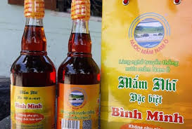 Nghề làm nước mắm Nam Ô là nghề thủ công truyền thống thể hiện đậm nét cốt cách, đặc trưng văn hóa của cư dân địa phương. Nghề xuất phát từ việc ngư dân đánh bắt hải sản để kiếm ăn hàng ngày. Những khi đánh bắt dư dả thì ngư dân đã nghĩ đến việc chế biến cá bằng cách muối cá để thành nước mắm và các loại mắm để cá không bị hỏng, đồng thời phục vụ nhu cầu ăn uống hằng ngày.