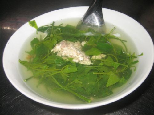 Rau được chế biến và nấu như rau ngót, nhưng khác với rau ngót bởi cái vị bùi bùi mà ngầy ngậy khó tả. Thưởng thức một món canh rau sắng hương vị rừng núi thật không uổng, bởi hương vị thơm ngon làm ta lưu luyến mãi khó quên.