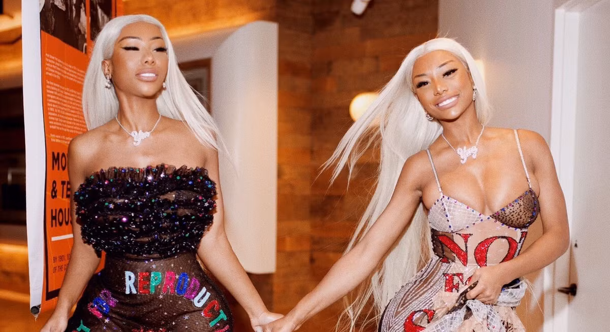 Mỗi khi xuất hiện tại các sự kiện, hai chị em đều thu hút sự chú ý bởi cách ăn mặc hở bạo, sexy. Ảnh: Internet.