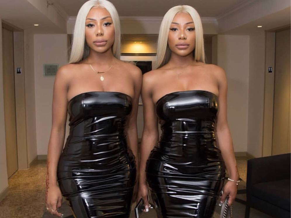 Để lấn sâu vào showbiz, cặp song sinh làm trắng da, tiêm botox cho môi, mũi. Trừ vòng một, họ thừa nhận đã phẫu thuật thẩm mỹ mọi thứ gồm nâng mông, sửa cằm, má và môi.