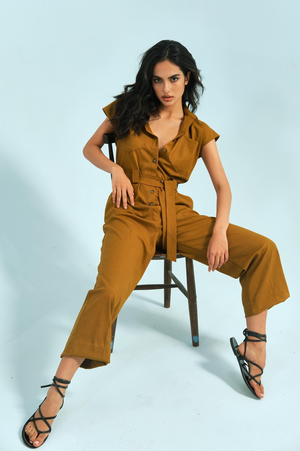 Thỉnh thoảng, cô cũng đổi gió với phong cách cá tính và bụi bặm.