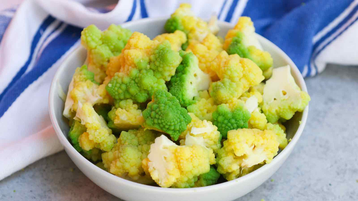 Súp lơ san hô có thể dùng thay thế bông cải thông thường hoặc súp lơ trong các món xào, nướng. Bông cải san hô có thể dùng để xào với hành tây, tỏi và dầu olive.