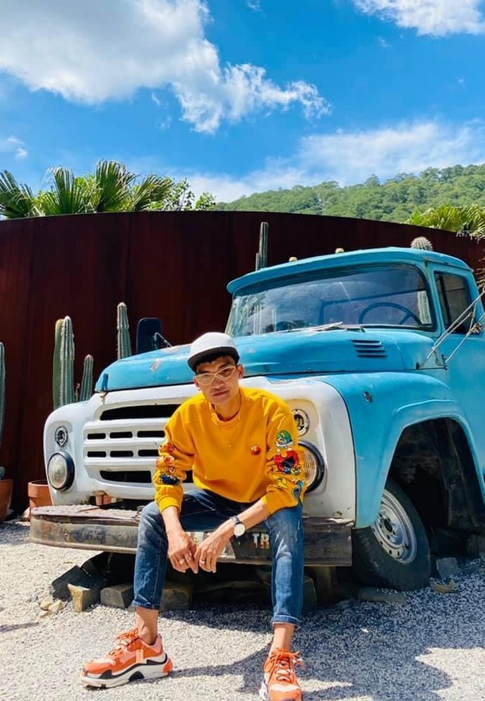 Mạc Văn Khoa tự hào với tấm ảnh "thần thái" do chính vợ sắp cưới chụp.