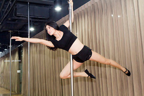 Yaya Trương Nhi cũng thường xuyên múa cột để duy trì vóc dáng săn chắc, thon thả.