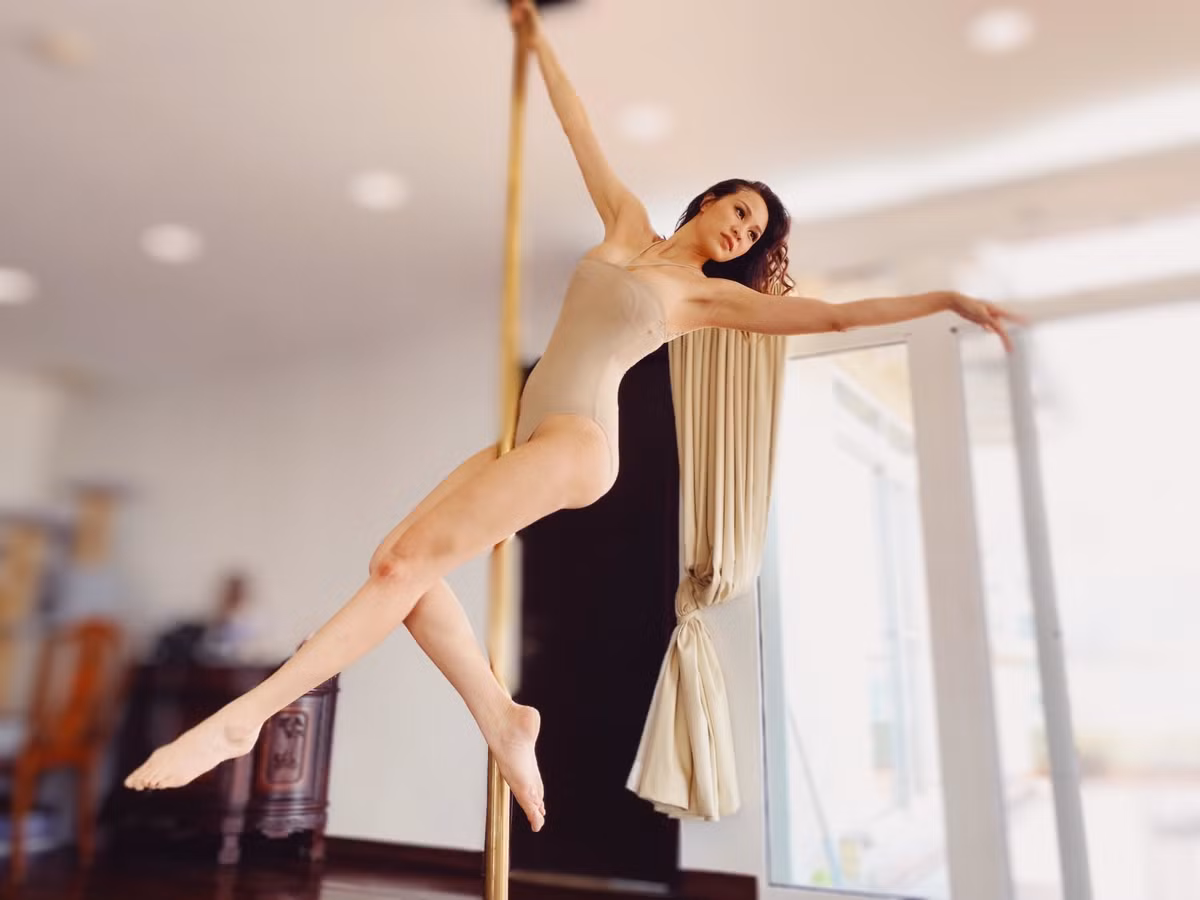 Trước đó, Phương Mai cũng từng khiến nhiều người trầm trồ khi chia sẻ hình ảnh cô thực hiện một động tác khó.