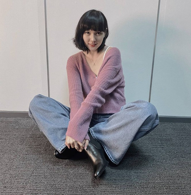 Style cổ điển của cô được nhiều bạn trẻ thích thú. Ảnh: IG, FB.