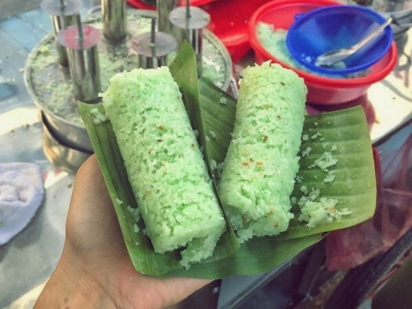 Bánh ống lá dứa: Món đặc sản miền Tây này thực chất bắt nguồn từ người Khmer ở các tỉnh Vĩnh Long, Trà Vinh, Sóc Trăng, An Giang,… dần dần nổi tiếng khắp các tỉnh Đồng bằng sông Cửu Long và trở thành món ngon gắn liền với thời học sinh của bao thế hệ người dân miền sông nước.