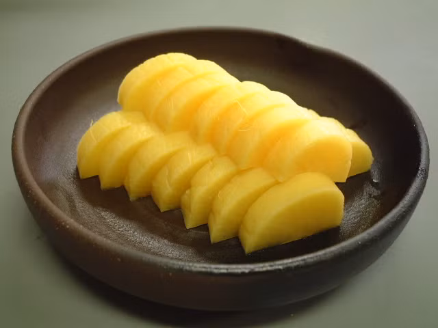 Các loại củ cải muối được làm theo cách cổ truyền để đảm bảo hương vị nhưng sẽ được đóng gói để bảo quản và di chuyển được lâu hơn. Ảnh: Internet.