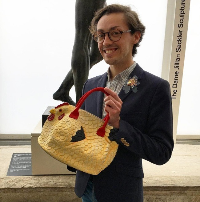 Theo chia sẻ từ hãng, món phụ kiện luôn nhận hơn 1.000 đơn đặt hàng mỗi tuần.