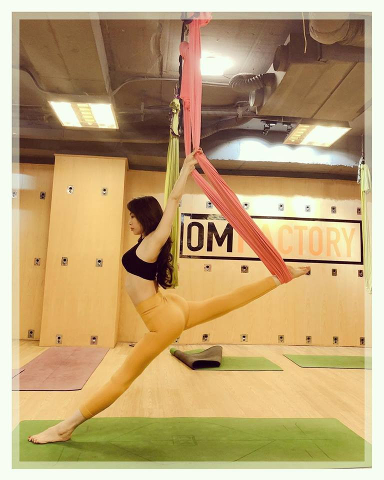 Tuy nhiên, Quỳnh Nga cũng cho biết tập yoga bay là cần quy trình chứ không thể nóng vội, phải lắng nghe cơ thể mình chứ nếu thiếu hiểu biết sẽ để xảy ra những sự cố: gãy xương, gãy cổ, dãn cơ…