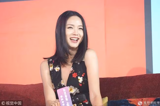 Hoa hậu Thế giới 2007 giảm cân bằng việc cho con bú: Nuôi con bằng sữa mẹ không chỉ tốt cho trẻ sơ sinh mà cũng giúp ích cho công cuộc giảm cân sau sinh của các mẹ. Đây cũng là bí quyết giúp Trương Tử Lâm giảm cân nhanh chóng sau khi sinh con.