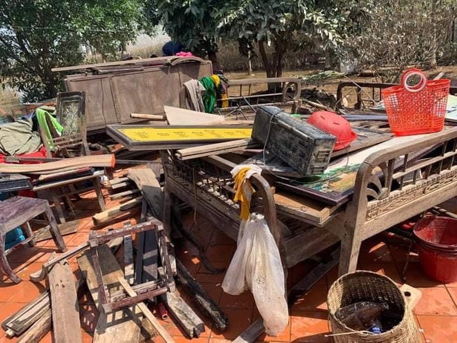 Do ở cạnh phá Hạc Hải, sóng lớn nên nhiều mảng tường của ngôi nhà bị sập và bong tróc. Đặc biệt, rất nhiều kỷ vật vô giá được lưu giữ ở đây đã bị nước lũ cuốn trôi hoặc bị nước ngâm làm hư hỏng.