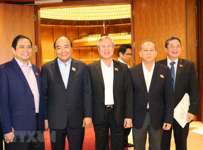 Thủ tướng Nguyễn Xuân Phúc cùng các đại biểu dự buổi thảo luận.