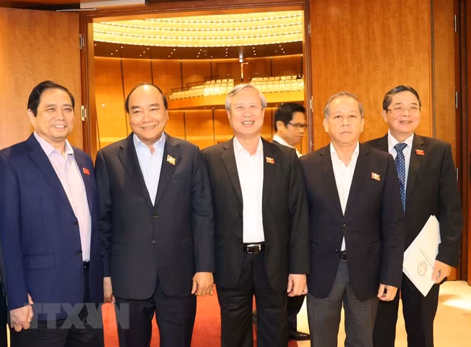 Thủ tướng Nguyễn Xuân Phúc cùng các đại biểu dự buổi thảo luận.