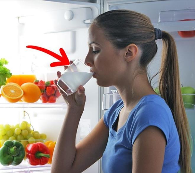 Đi ngủ: Đói và lượng đường huyết thấp ngăn cản chúng ta đi vào giấc ngủ, gây ra giấc ngủ chập chờn và thức giấc sớm. Điều thú vị là thiếu ngủ sẽ làm tăng mức độ hormone đói. Đây là lý do tại sao chúng ta ăn nhiều hơn vào ngày hôm sau, sau khi bỏ bữa tối.