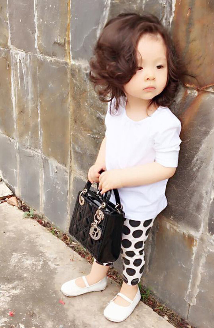 Elly Trần từng chịu chi khoảng 70 triệu đồng để sắm chiếc túi Lady Dior mini cho con gái Cadie Mộc Trà.