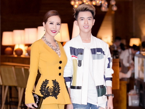 Khi anh chàng trông cool ngầu cá tính lúc lại đơn giản với những gam màu pastel nhẹ nhàng.