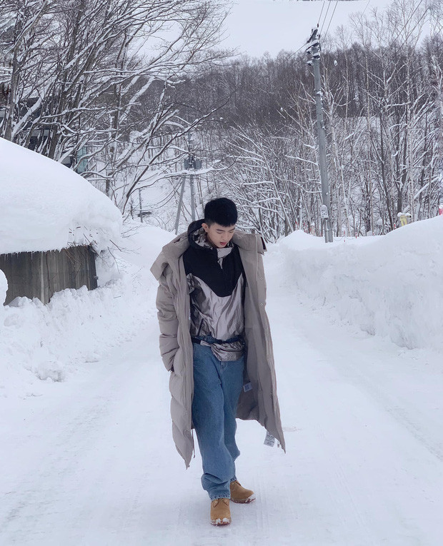 Anh chàng thường có những chuyến du lịch ở trời Tây.