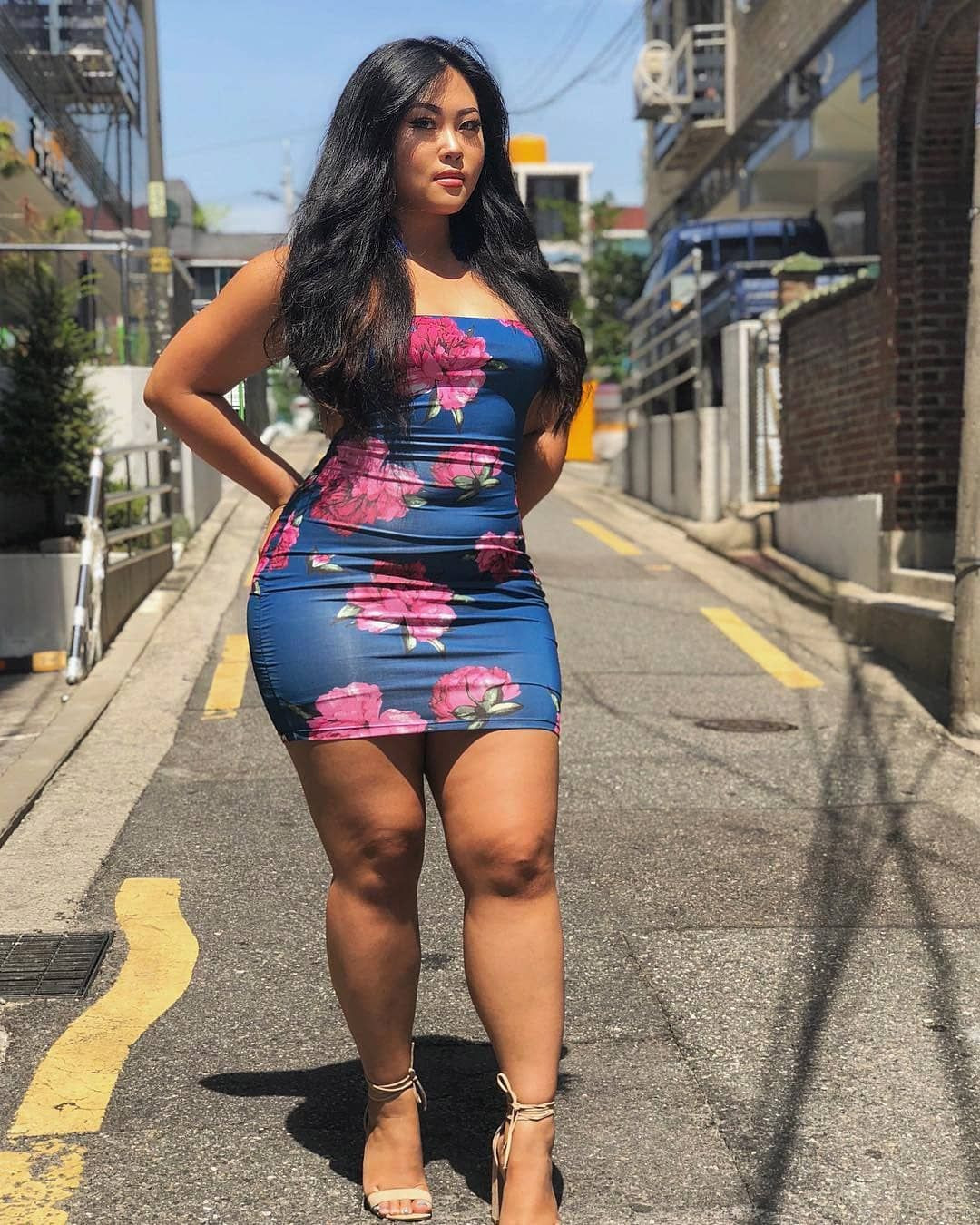 Nữ người mẫu góp phần tạo nên sự đa dạng trong ngành công nghiệp thời trang. Trang cá nhân của cô có hơn 1,1 triệu lượt theo dõi.