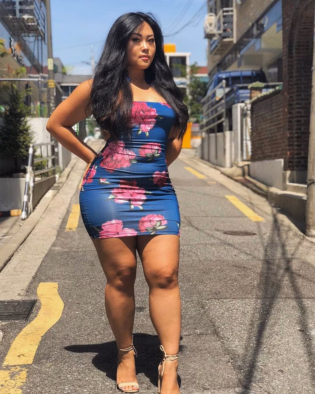 Nữ người mẫu góp phần tạo nên sự đa dạng trong ngành công nghiệp thời trang. Trang cá nhân của cô có hơn 1,1 triệu lượt theo dõi.