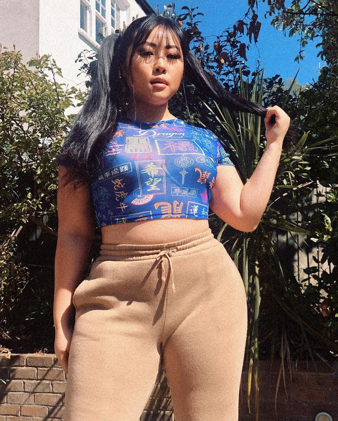 Jin Baek hay đăng tải video về cách phối đồ, lựa chọn trang phục gợi cảm cho người có thân hình ngoại cỡ.