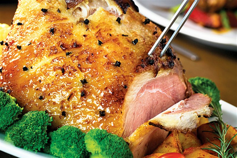 Với người dân ở Na Uy, đùi lợn nướng muối là món ăn Giáng sinh không thể nào thiếu. Nếu không có món ăn này, sẽ không còn là Giáng sinh. Đây là món ăn truyền thống có nguồn gốc từ thời Roman cổ đại.