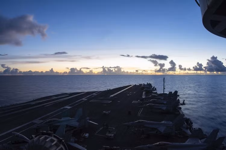 Giải phóng Quân Nhân dân Trung Quốc (PLA) đã tổ chức các cuộc tập trận ngoài khơi quần đảo Hoàng Sa (thuộc chủ quyền Việt Nam, bị Bắc Kinh chiếm đóng trái phép) ở Biển Đông kể từ ngày 1 tháng 7, gây phẫn nộ cho các quốc gia trong khu vực. Các quan chức hàng hải Trung Quốc ngang ngược tuyên bố cấm tất cả các tàu đi lại trong khu vực diễn tập.