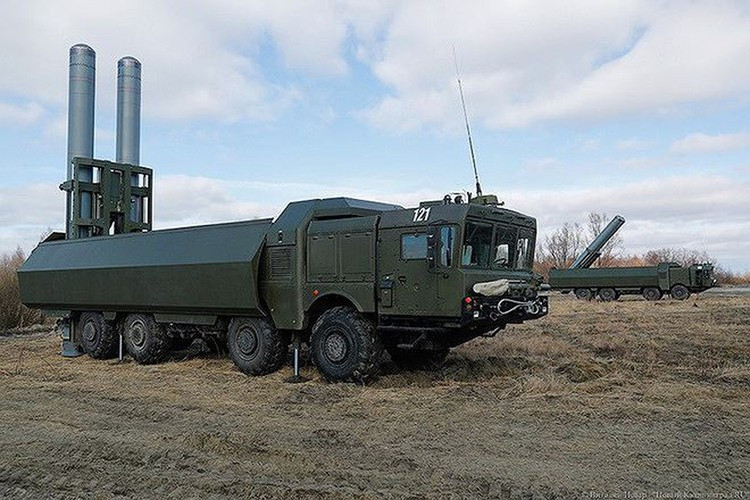 Trái tim của hệ thống Bastion-P chính là tên lửa hành trình đối hạm P-800 Yakhont có chiều dài 8,9 m; đường kính 0,67 m; tổng khối lượng 3.000 kg.