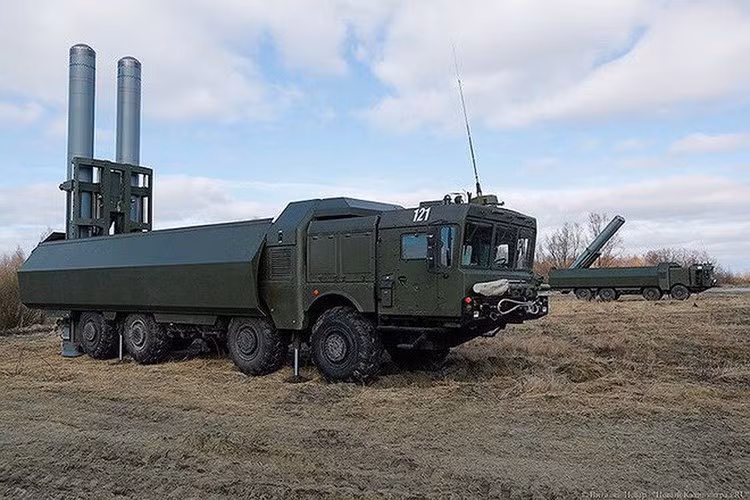 Trái tim của hệ thống Bastion-P chính là tên lửa hành trình đối hạm P-800 Yakhont có chiều dài 8,9 m; đường kính 0,67 m; tổng khối lượng 3.000 kg.