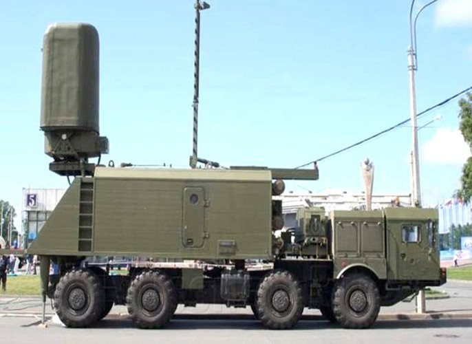 Ngoài cấu hình tổ hợp, Bastion-P còn có các thiết bị hỗ trợ như hệ thống radar quan sát bờ biển tự hành Monolit-B, hay hệ thống ngắm bắn đường không 1K130E (gồm radar Oko băng sóng dm gắn trên trực thăng Ka-31).