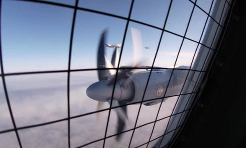 Biến thể nâng cấp sâu Tu-142MK được trang bị nhiều hệ thống cảm biến hiện đại để phát hiện tàu ngầm dưới biển, cùng hệ thống radar cảnh giới và dẫn bắn cho tên lửa hành trình.